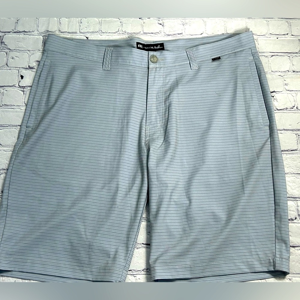 TRAVIS MATHEW mens size 38 lightweight stripped golf shorts